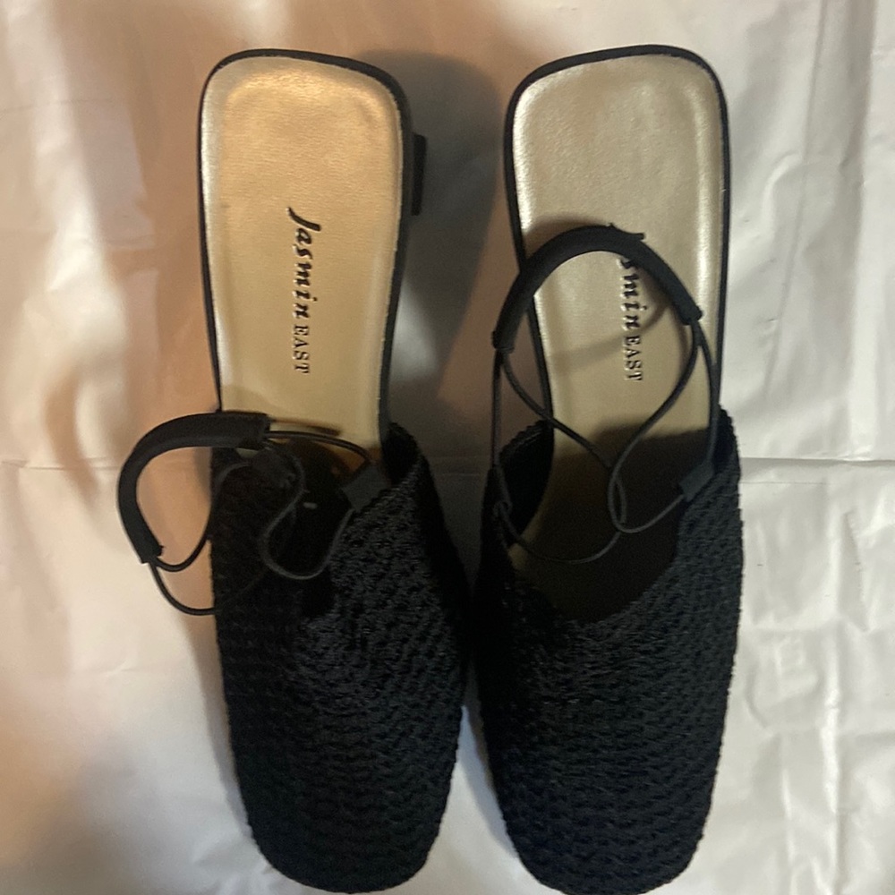 BLACK MESH FABRIC SLING BACK 2 1/2” HEEL— SIZE 10 — JASMIN EAST—NEW NEVER WORN)